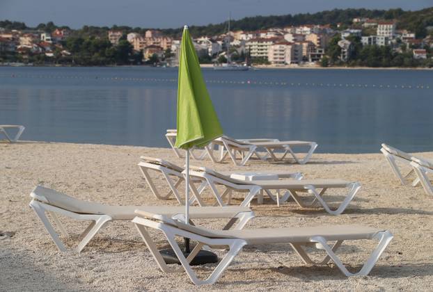 Plaža u Okrugu Gornjem prije samo nekoliko dana bila je puna turista