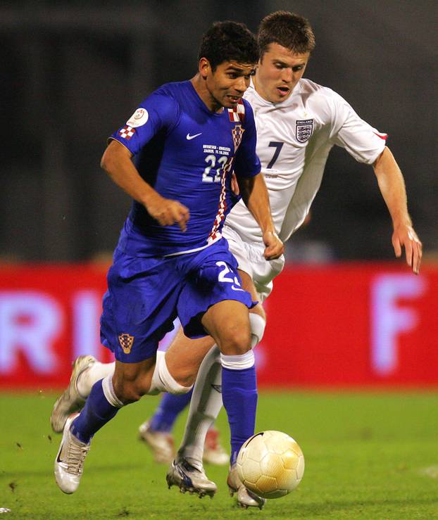 ARHIVA - 2006. Zagreb: Vatreni i "maksimirska krtica" srušili su Englesku 