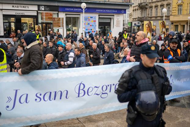 Muška molitva krunice svake prve subote u mjesecu na glavnom zagrebačkom trgu