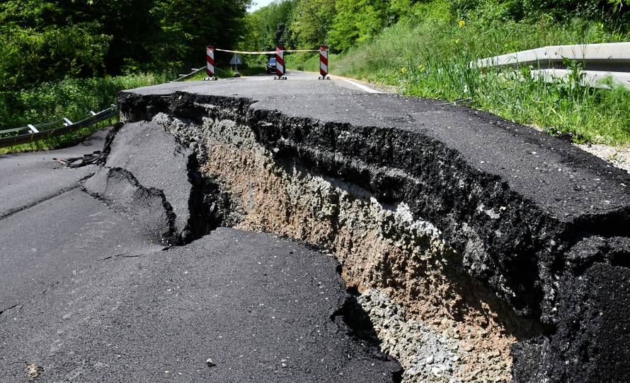 Rešetari: Ogromno klizište na dionici ceste koja povezuje Požešku kotlinu s autocestom