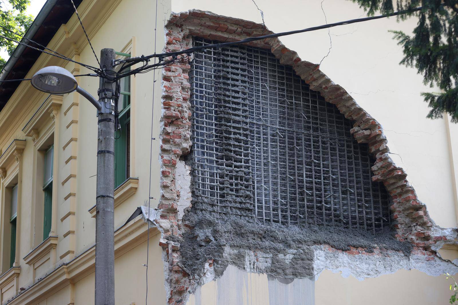 Zagreb: Urušio se dio zida Upravne zgrade u Vinogradskoj bolnici