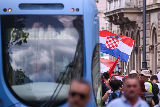 Zagreb: Okupljanje prosvjednika Hodaj za Liku, hodaj za Hrvatsku