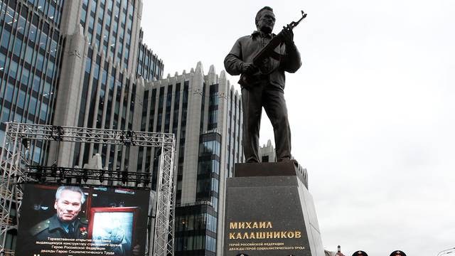 Guards of honour at Kalashnikov, AK-47 designer, ceremony in Moscow