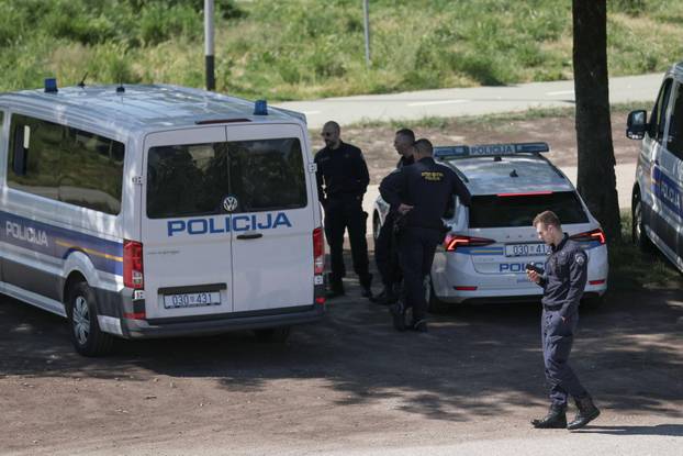 Zagreb: Policija na Trnjanskom nasipu uoči održavanja Trnjanskih krijesova