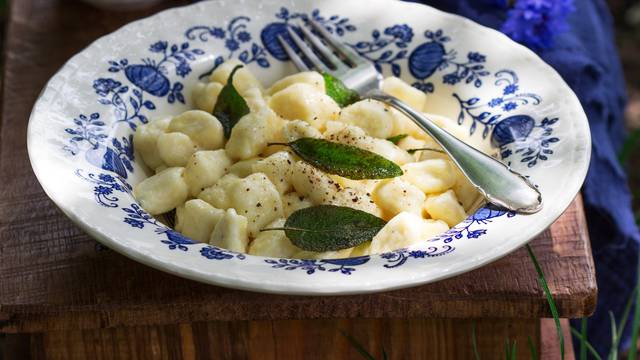 Njoki 'cacio e pepe' s tvrdim sirom će vas oduševiti okusom