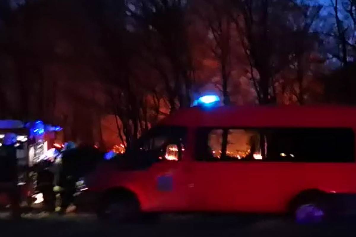 Gorjela šuma i trava, usporen promet na 'staroj karlovačkoj'