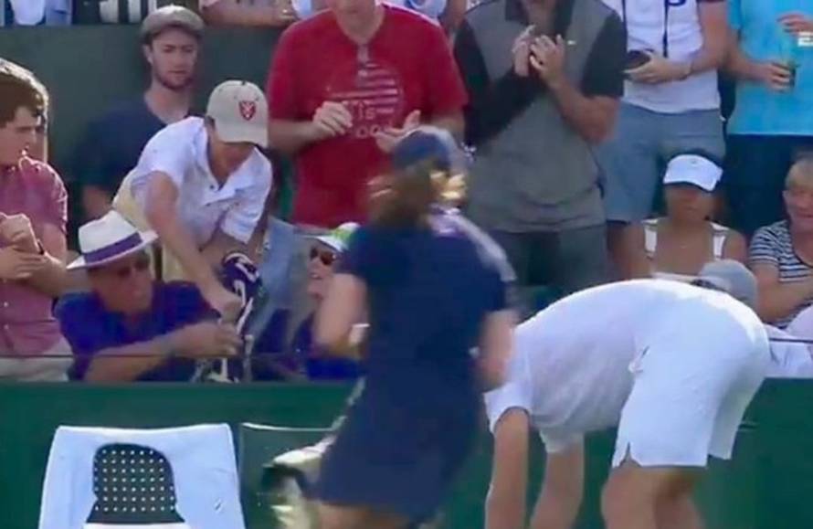 Gospodine, jel vam neugodno? Klincu istrgnuo ručnik iz ruke