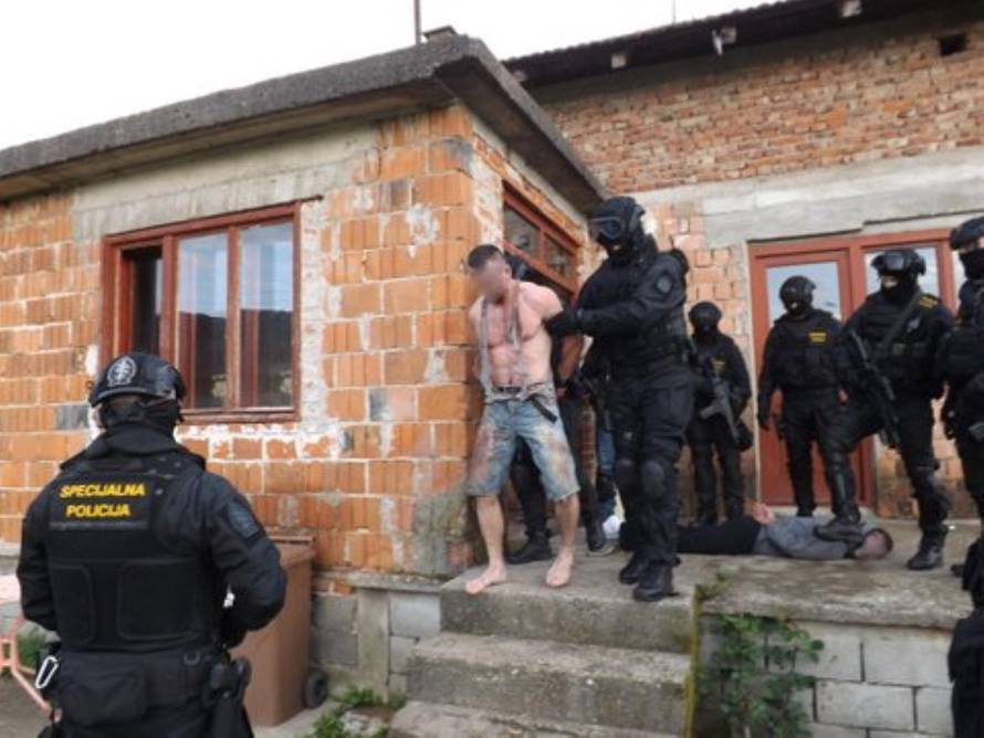 Divljaci su u pritvoru:  Oduzeli su im dvije automatske puške