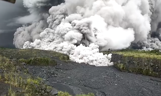 VIDEO Eruptirao indonezijski vulkan Semeru: Izbacio pepeo u visinu od 5 km, ljudi evakuirani