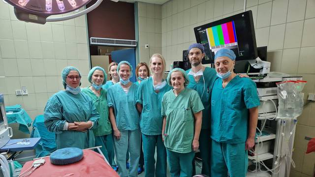 Veliki uspjeh u KBC-u Osijek! Tim laparoskopski je odstranio maternicu i jajnike pacijentici