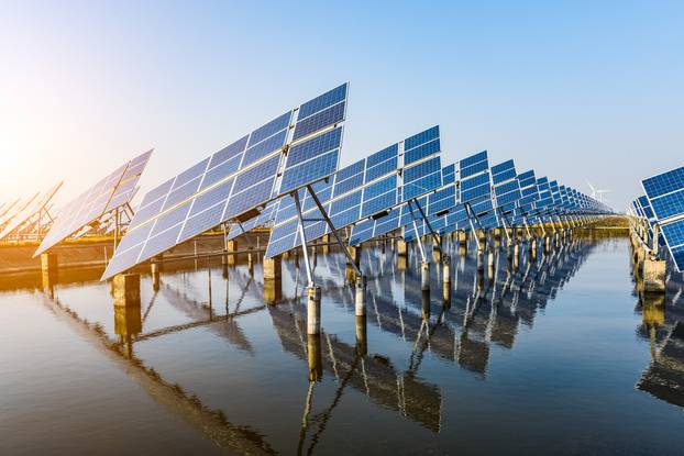 Photovoltaic installations on the surface of the water