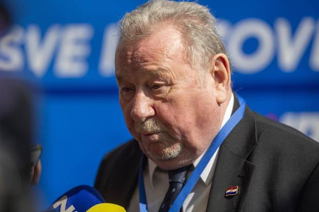 Zagreb: Vladimir Šeks obratio se medijima u KD Vatroslav Lisinski