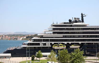 FOTO Luksuzna jahta Ritz-Carlton 'Evrima' duga 250 metara uplovila u Šibenik