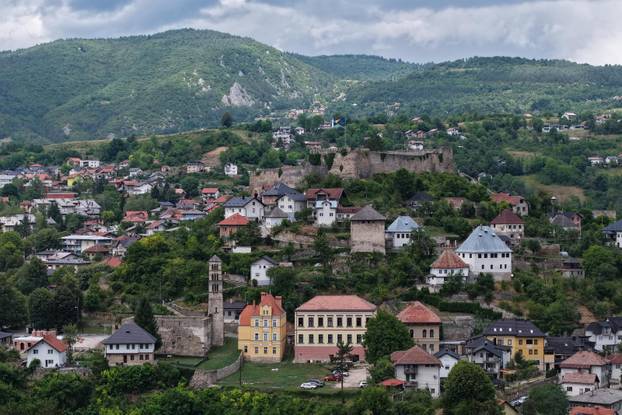 Jajce: Povijesni grad poznat po svojem veličanstvenom  vodopadu