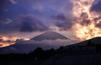 Japan ograničava broj ljudi koji se penju popularnom rutom na Fuji, uvode ulaznice od 13 $