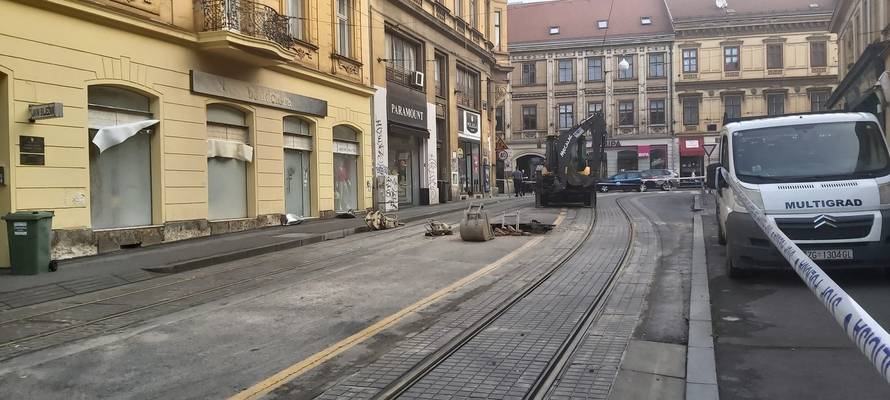 Uživo iz Frankopanske: Tramvaji ne voze, nema vode, četvero ozlijeđenih u požaru u centru