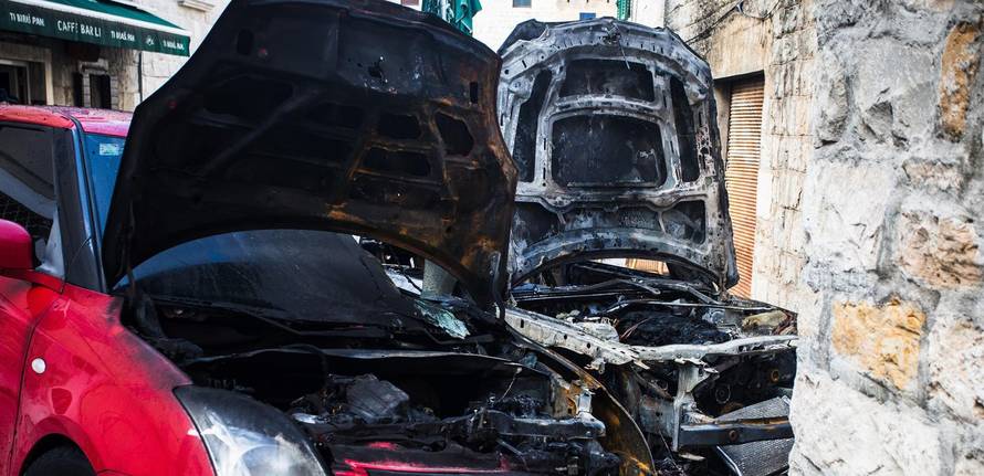 Kaštel Lukišić: Tijekom noći u potpunosti izgorio automobil