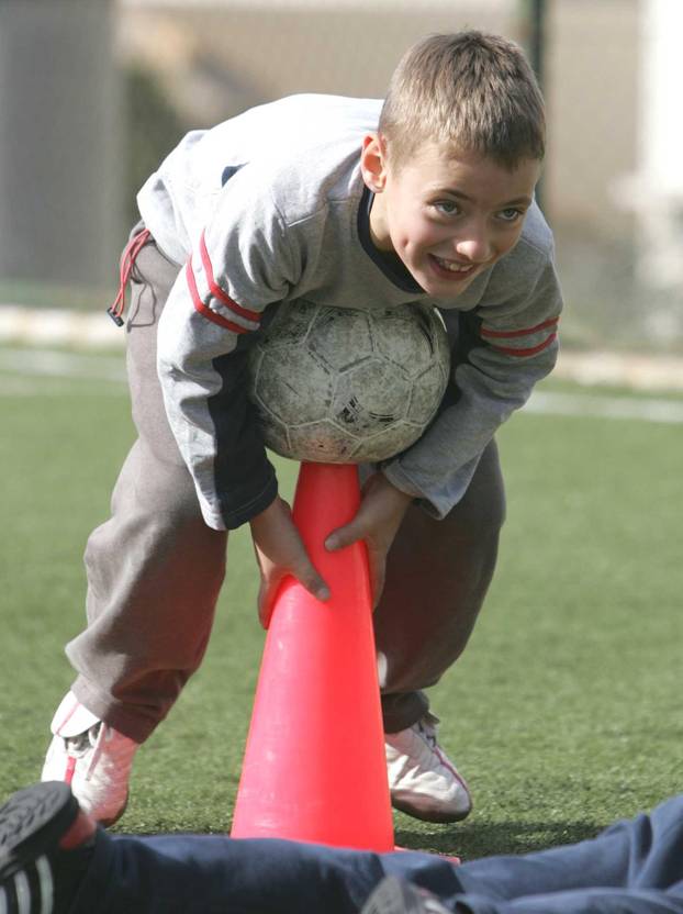 ARHIVA - Nikola Vlašić na treningu malih dječaka, 2005.