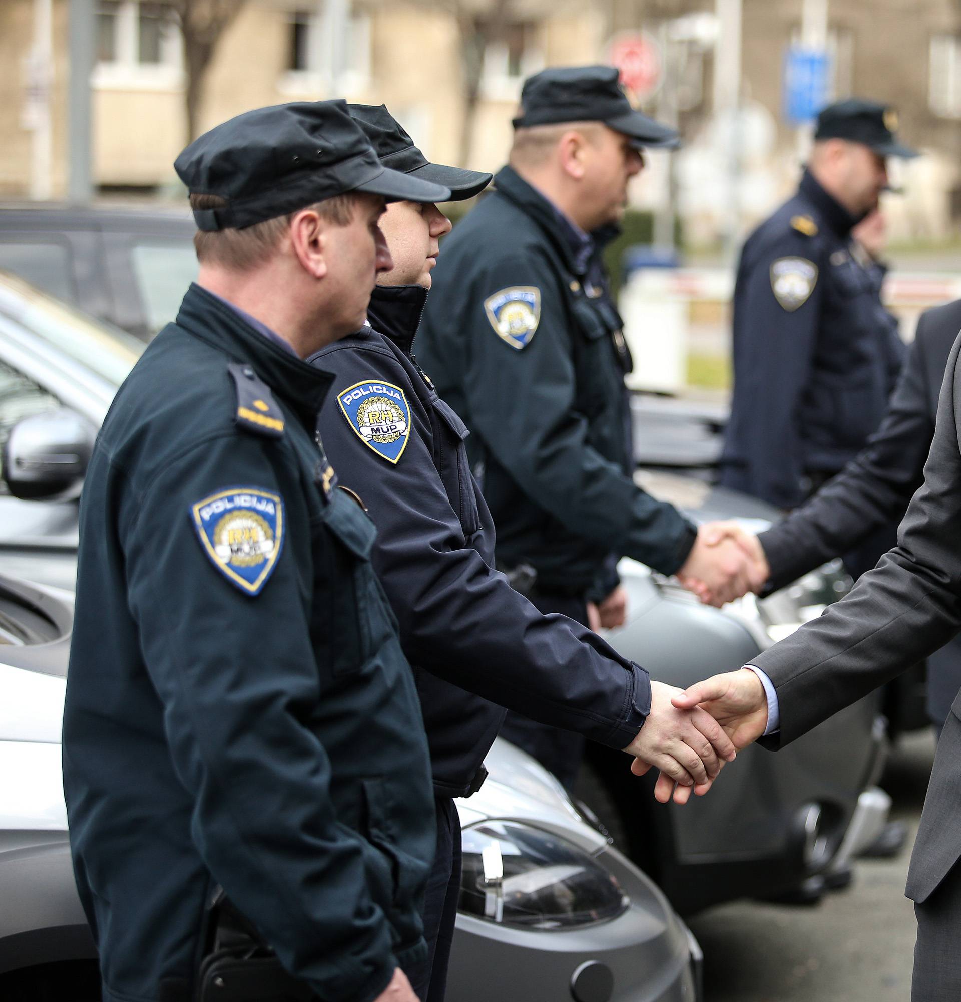 Zamjenicima i pomoćnicima Orepić ukinuo službene aute