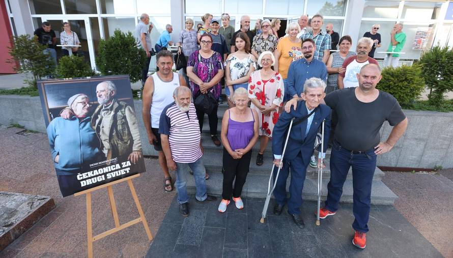 Glina: Promocija knjige Denisa Mahmutovića "Čekaonica za drugi svijet"