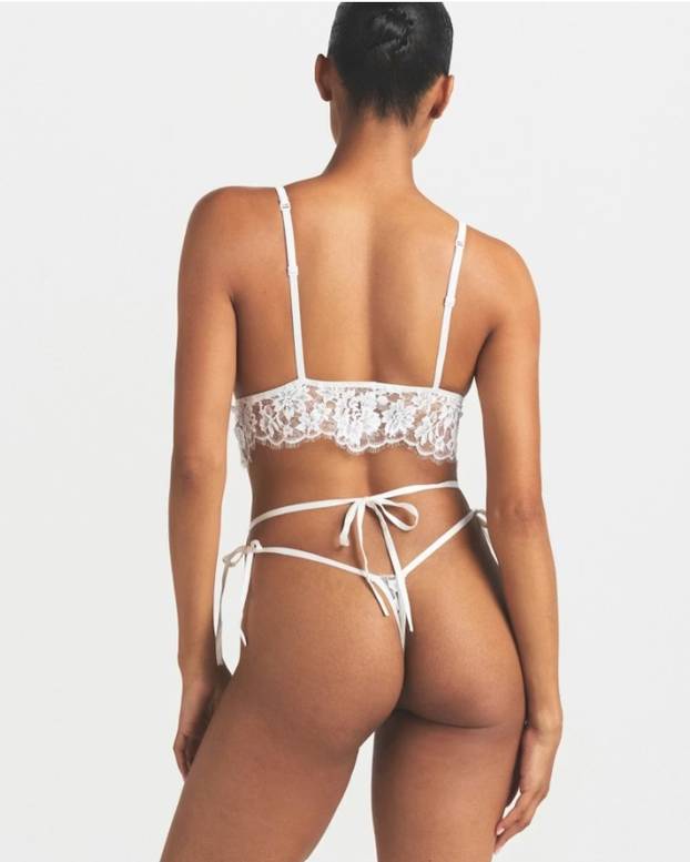 FOTO Golišave mladenke po mjeri Kardashianke: Pogledajte kolekciju koja veo nosi na tange