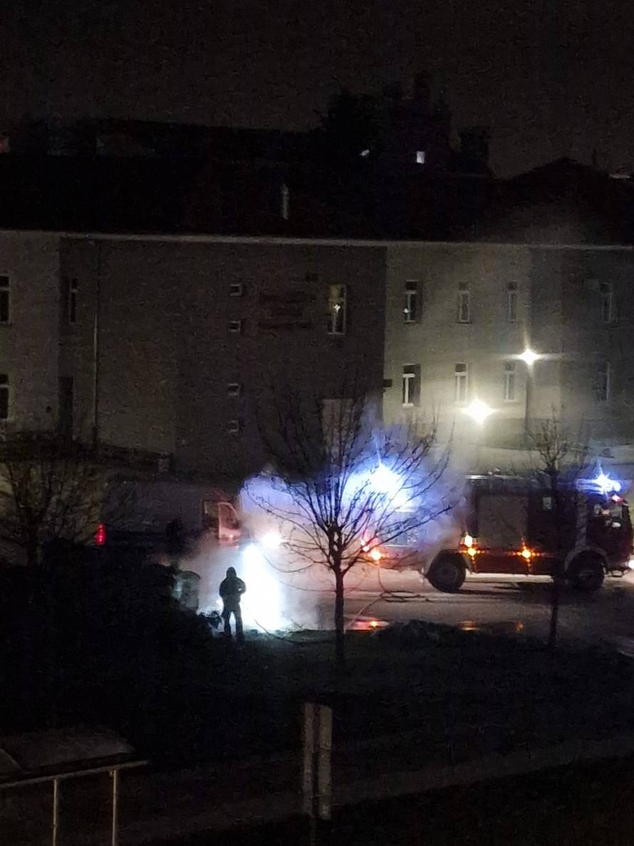 VIDEO Policija privela dvojicu muškaraca: Povezuje ih se s tri noćna požara u Varaždinu