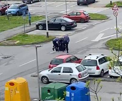 Dramatična snimka iz Zagreba: Udarao policajce šakama, srušili ga na tlo pa je vikao 'gušiš me!'