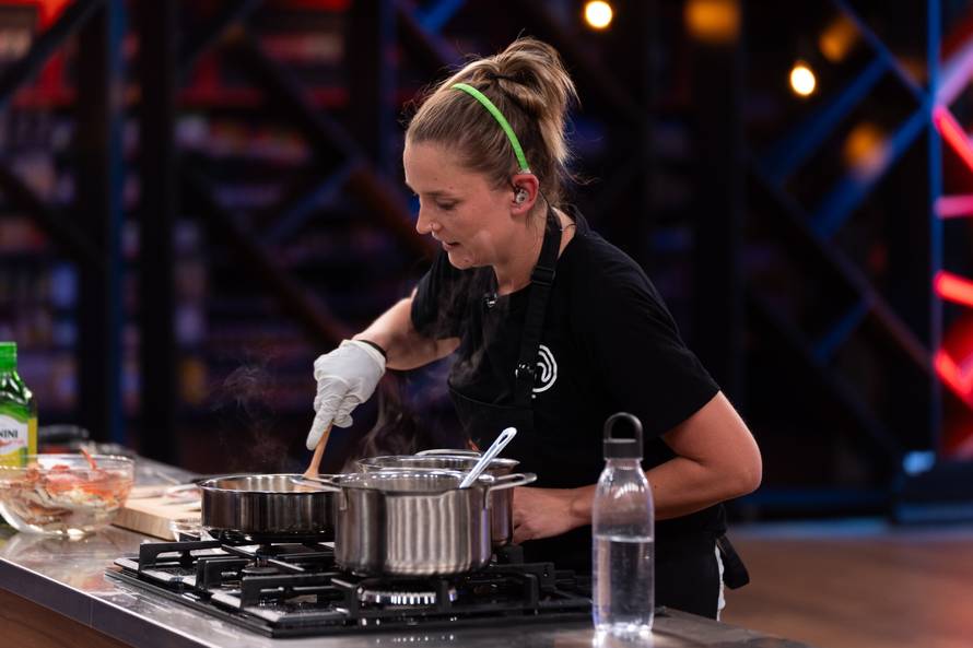 Renata nakon napetog dvoboja napustila 'MasterChef', Antonija je druga polufinalistica showa