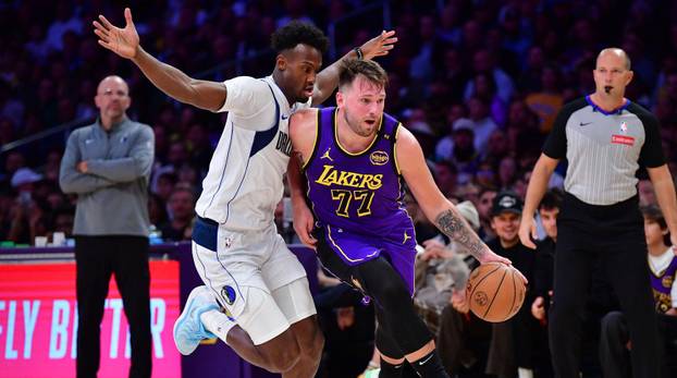 NBA: Dallas Mavericks at Los Angeles Lakers