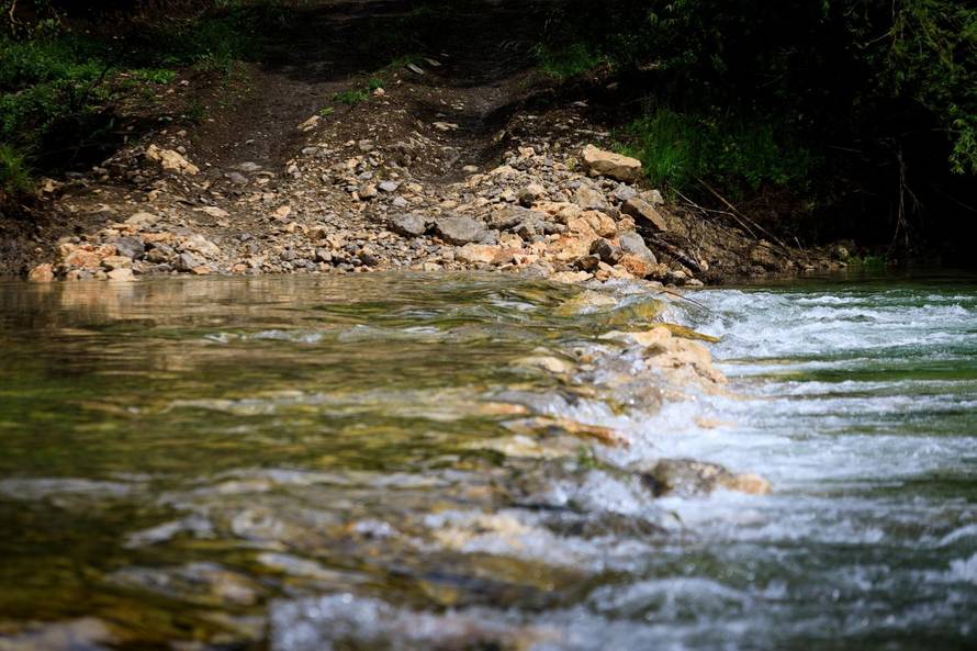 Nasip na rijeci Cetini