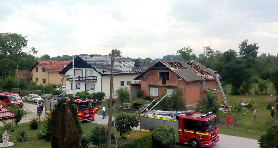 Pijavica je uništila desetak kuća u Hrženici: Čupala je i stabla