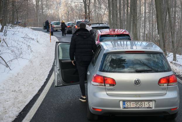 Zagreb: Zastoj na cesti prema vrhu Sljemena