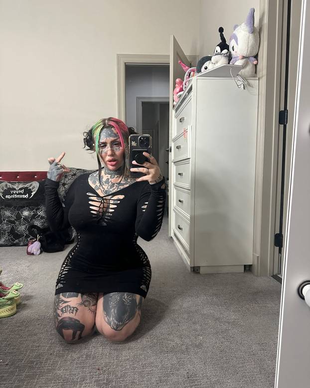 FOTO Tetovirala očne jabučice i razdvojila jezik. Obožava svoj izgled: 'Viču mi da sam demon!'
