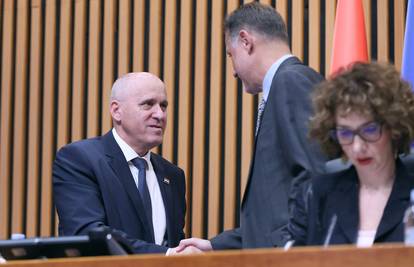 Cirkus: Jandroković HDZ-ovcu 'Bravo kolega, dobro došli'; Selak:  'Imate li uopće većinu?'