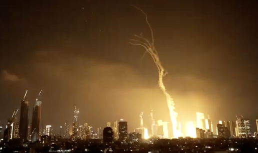 VIDEO Pogledajte trenutak odmazde! Tel Aviv pod paljbom, Iran lansirao stotine projektila!