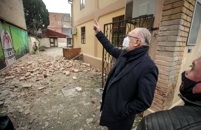 'Oštećene su sve zgrade bolnice, pali su crjepovi, pukle cijevi...'