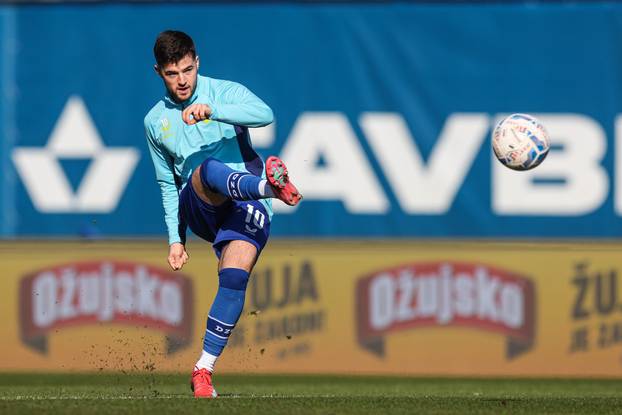 Zagreb: Zagrijavanje igrača prije početka utakmice Dinamo - Hajduk