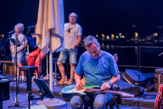 Vela Luka: Generalna proba koncerta Trag u Beskraju