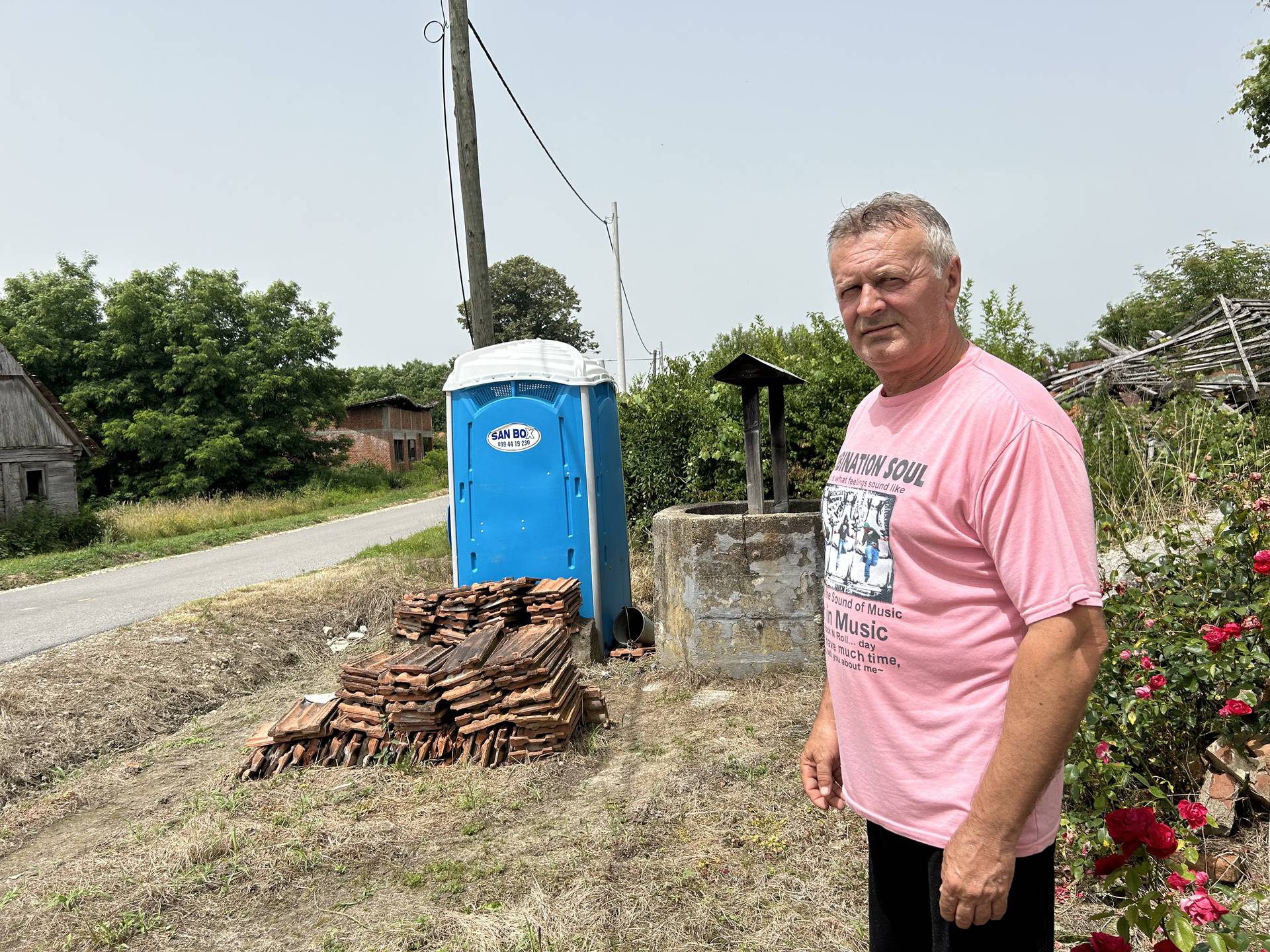 Ljudi na vrućinama na Baniji još borave u limenim kutijama: 'Ovaj život nije ni za životinje'