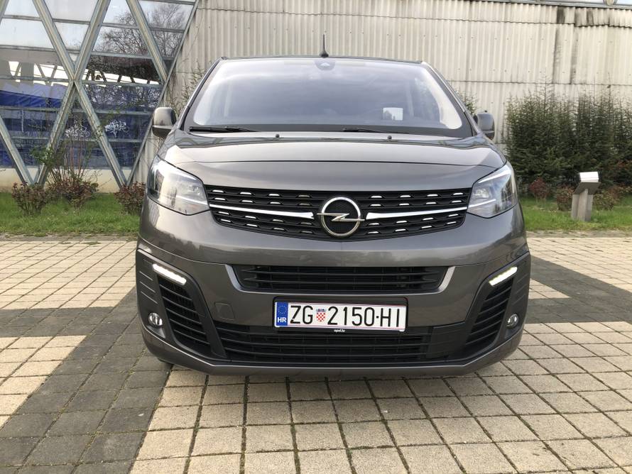 Testirali smo Zafiru koja je sada kombi, ali bolja  nego ikad