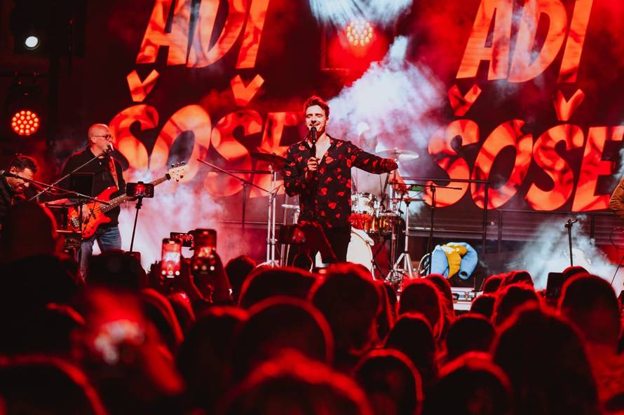 Adi Šoše otkrio što radi prije izlaska na pozornicu: 'Kaotično je uvijek, ali priviknem se...'