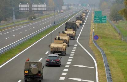 Konvoj od 25 oklopnih vozila vojske SAD-a ušao u Hrvatsku