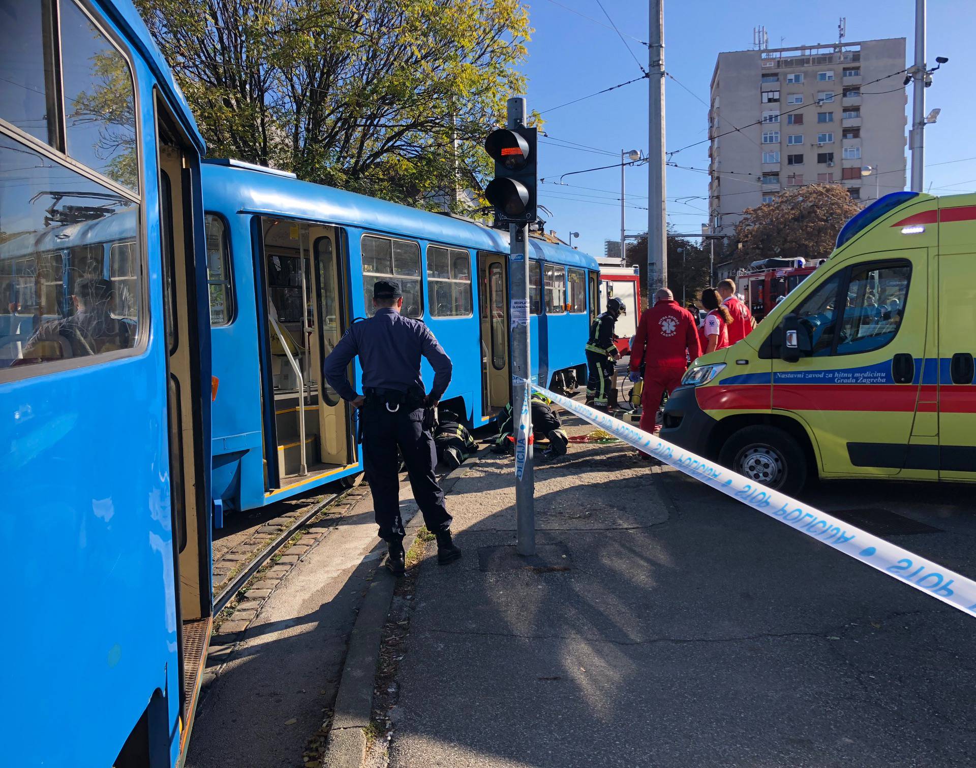 Šok u Zagrebu: Žena podletjela pod tramvaj, nije joj bilo spasa