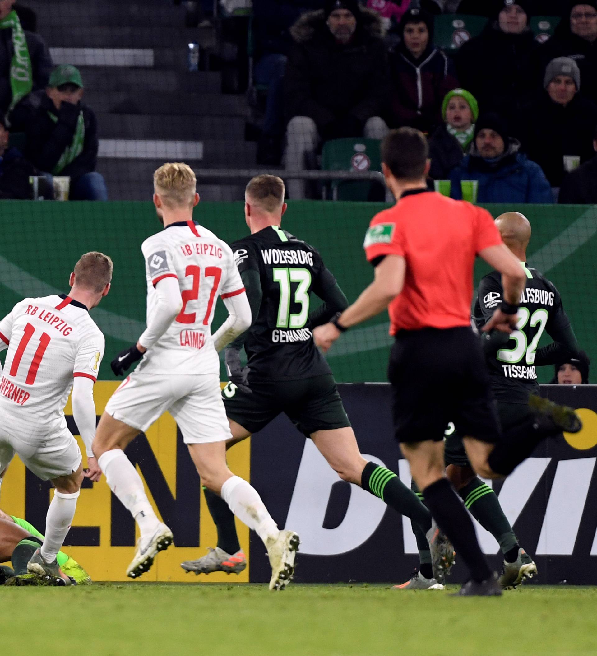 Brekalo i Wolfsburg primili 6 komada, Dortmund prošao...