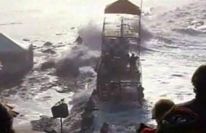 Kalifornija: Ogromni val je ozlijedio najmanje 13 ljudi