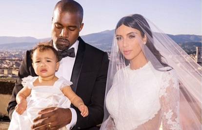 Kim objavila obiteljsku 'fotku' s vjenčanja s Kanyeom i North