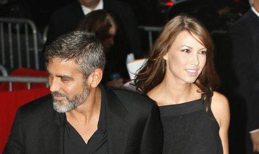 Clooney ostavio Saru zbog njezinih plastičnih grudi?