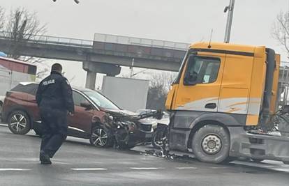 Kamion i auto sudarili se u Zagrebu, jedan čovjek ozlijeđen