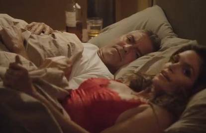Ma ovo je neka šala: Clooney u krevetu s razgolićenom Cindy 