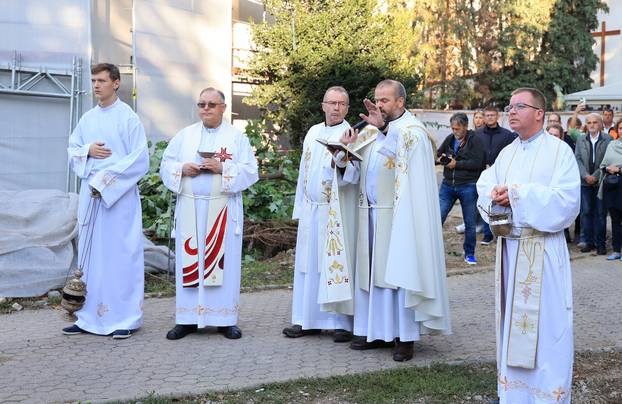 Zagreb: Uoči podizanja kupola održana je blagoslovna molitva
